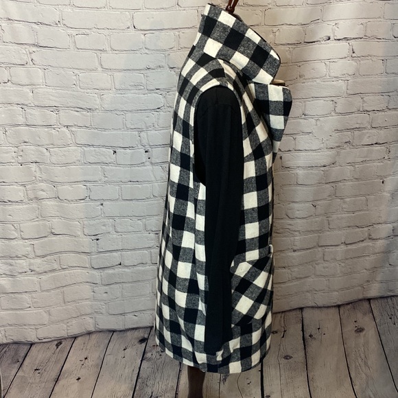 Black and white Buffalo 🦬 Plaid long vest - Picture 6 of 10